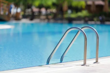 Piso piscina comunitaria